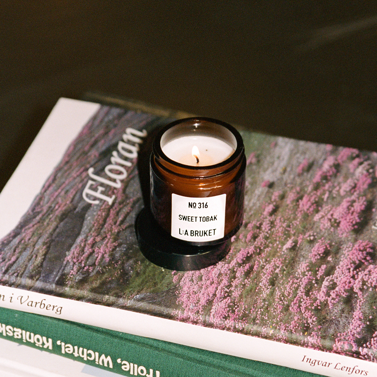 L:a Bruket - 316 Sweet Tobak Scented Candle