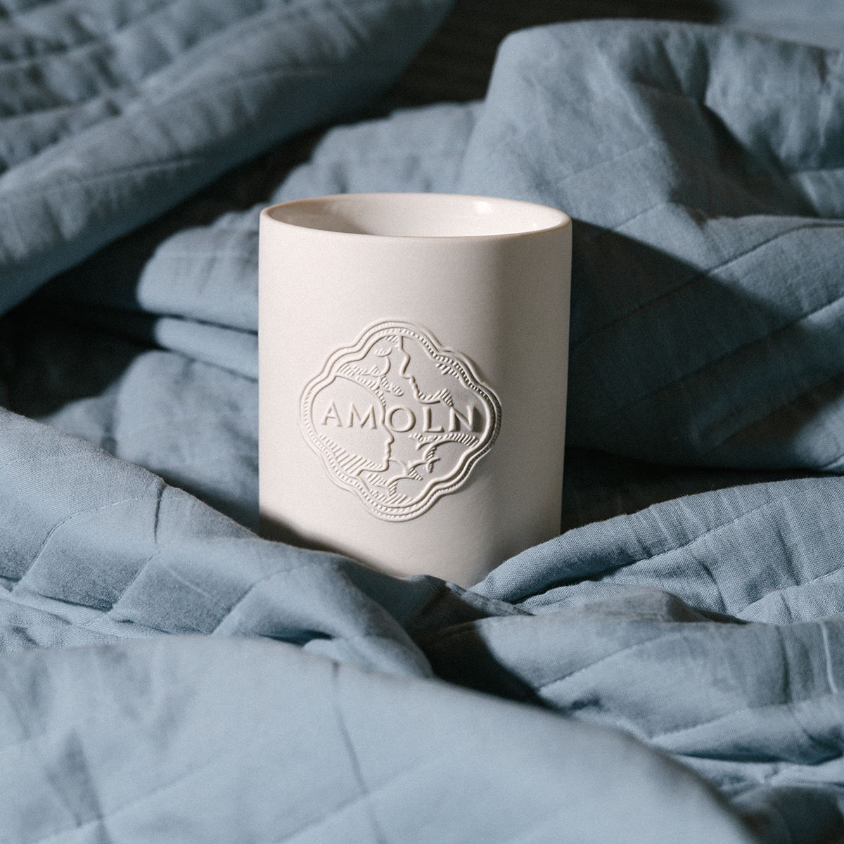 Amoln - Cold Rose Scented Candle